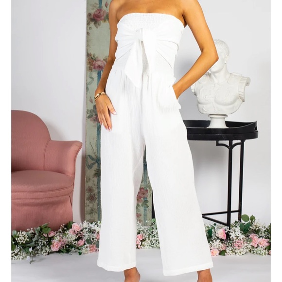 NWT WHITE STRAPLESS SMOCKED JUMPSUIT W/POCKETS - Picture 2 of 5